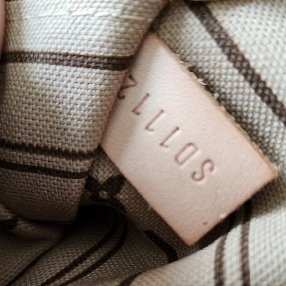 Authentic LOUIS VUITTON NEVERFULL GM Monogram Tote - Picture 8 of 12